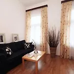 Leo Old Town Apartman *