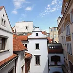 Leo Old Town Apartman *