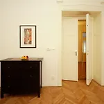 Leo Old Town Apartman