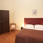 Leo Old Town Apartman *