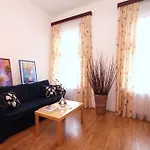 Leo Old Town Apartman *