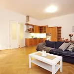 Leo Old Town Apartman Prága