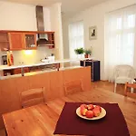 Leo Old Town Apartamento *