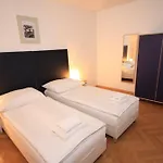 Leo Old Town Apartment