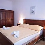 Leo Old Town Apartment *