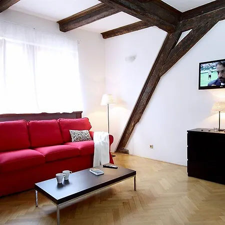 Leo Old Town Apartment *